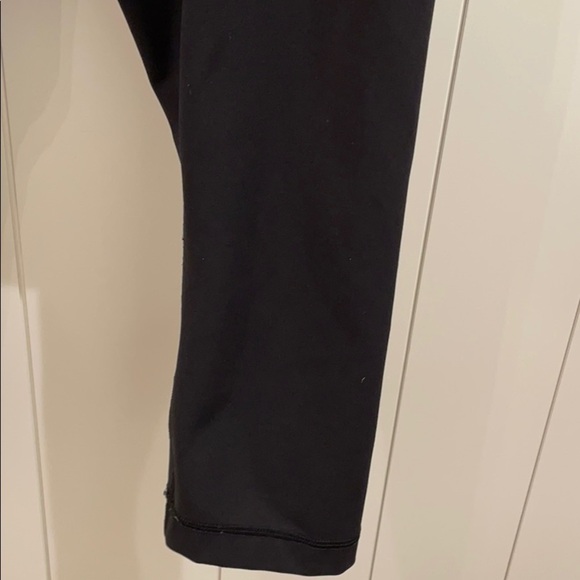 Great Lululemon Black Wunder Under Leggings—EUC - Picture 3 of 6